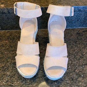 Women’s Universal Threads wedges